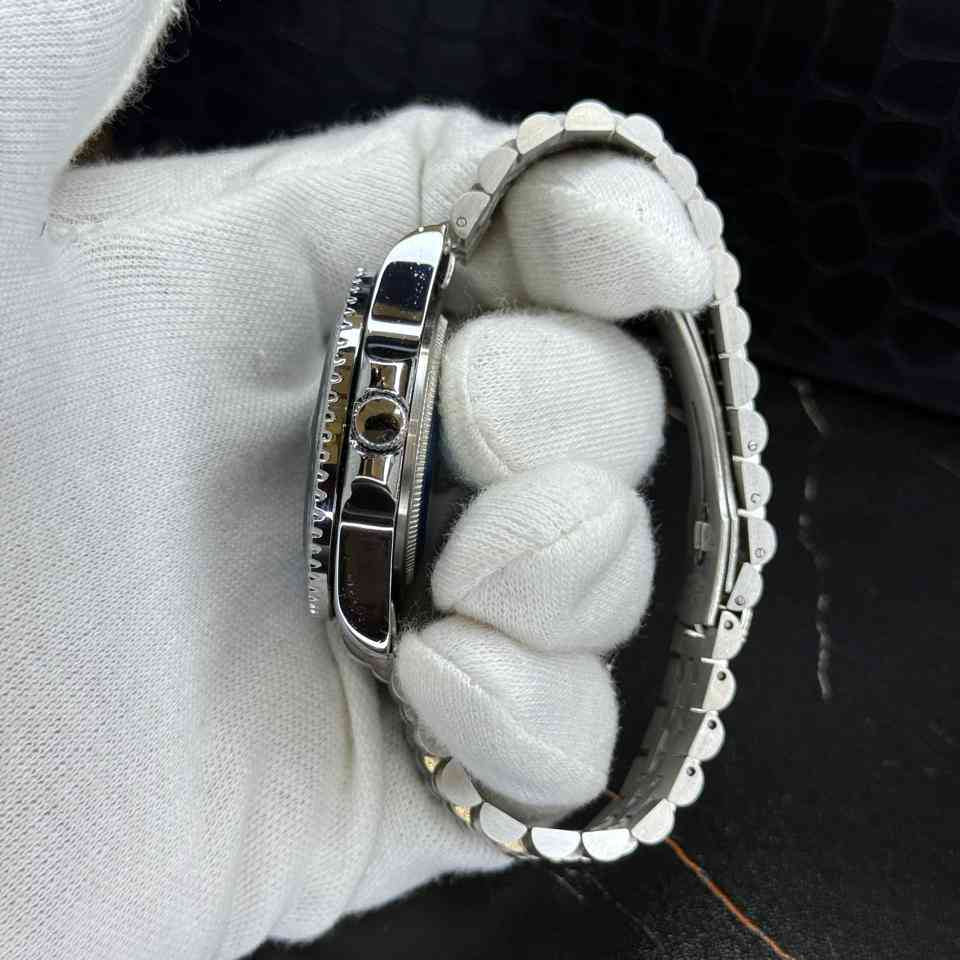 Rolex GMT-Master II “Batman” Black-Blue Ceramic  Bezel, 44mm Oystersteel.